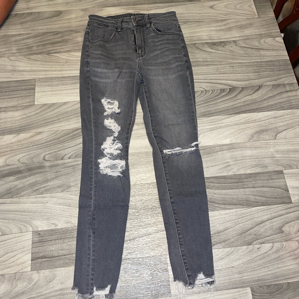 -American Eagle -super soft! -high rise -skinny ripped jeans -gently used